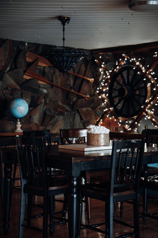 Royal Harrison Retreat Villa Harrison Hot Springs Bagian luar foto