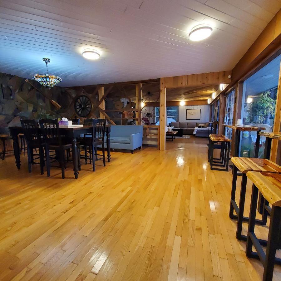 Royal Harrison Retreat Villa Harrison Hot Springs Bagian luar foto